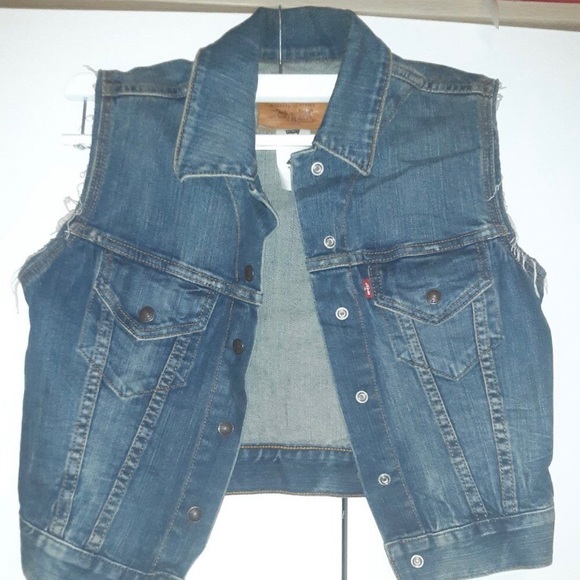 Levi’s Sleeveless Jean Jacket - Picture 1 of 5